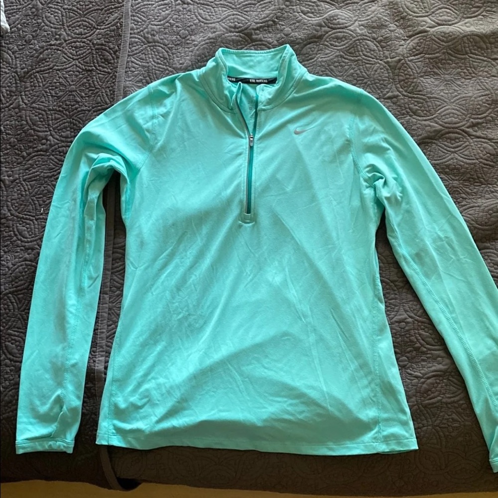 Women Nike drifit half zip